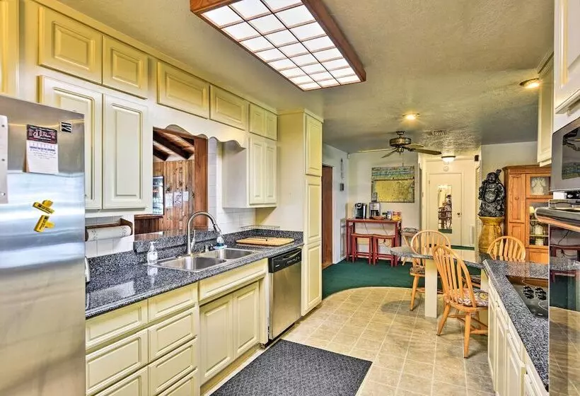 Sandford Vacation Rental Near Airport & Lake!