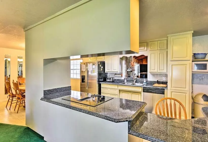 Sandford Vacation Rental Near Airport & Lake!