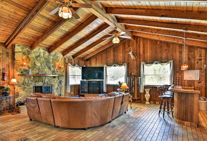 Sandford Vacation Rental Near Airport & Lake!