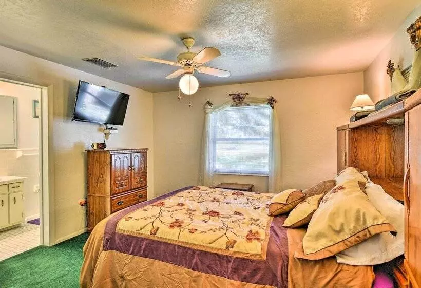 Sandford Vacation Rental Near Airport & Lake!