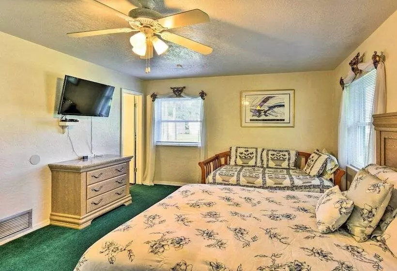 Sandford Vacation Rental Near Airport & Lake!