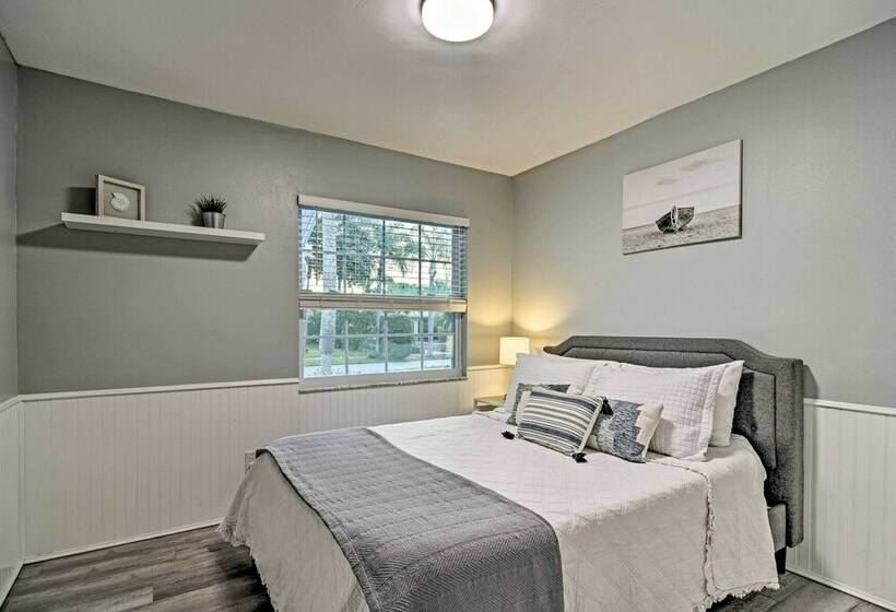 Seminole Home: Private Patio, Tiki Bar & Pool