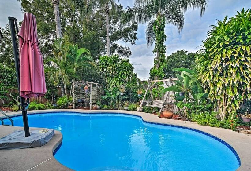 Seminole Home: Private Patio, Tiki Bar & Pool