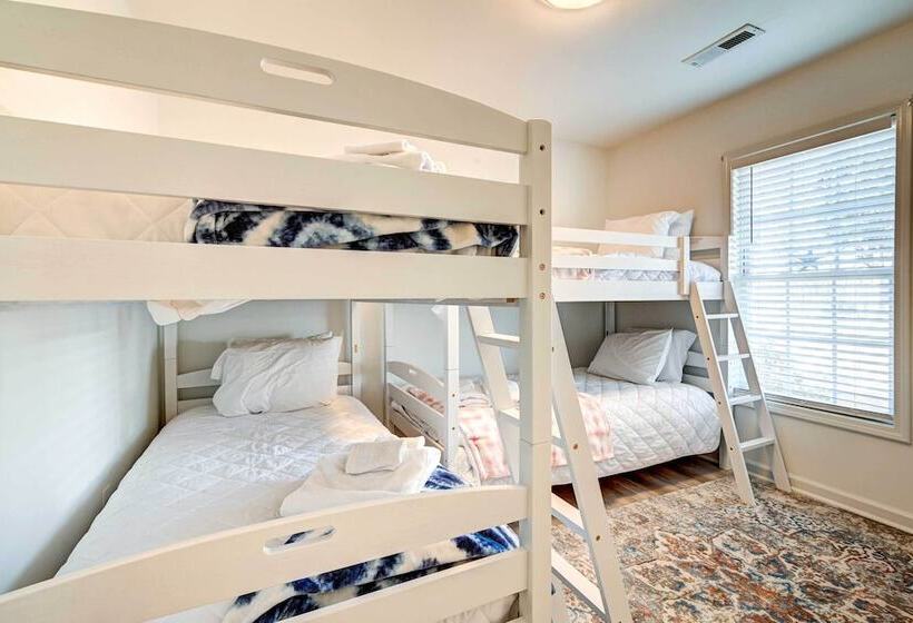 Walk To Ocean: Sunny Surfside Beach Home!