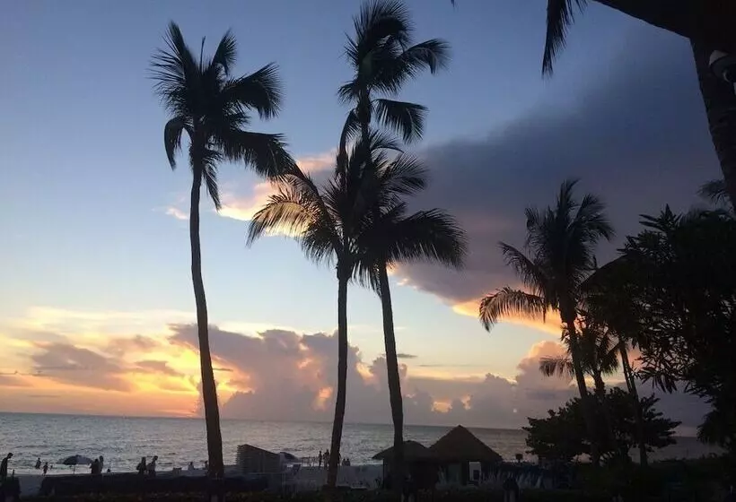 Superb Naples Home W/ Den & Private Saltwater Pool