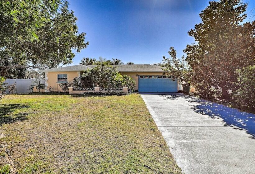 Waterfront Palmetto Home W/ Pool, Dock & Kayaks!