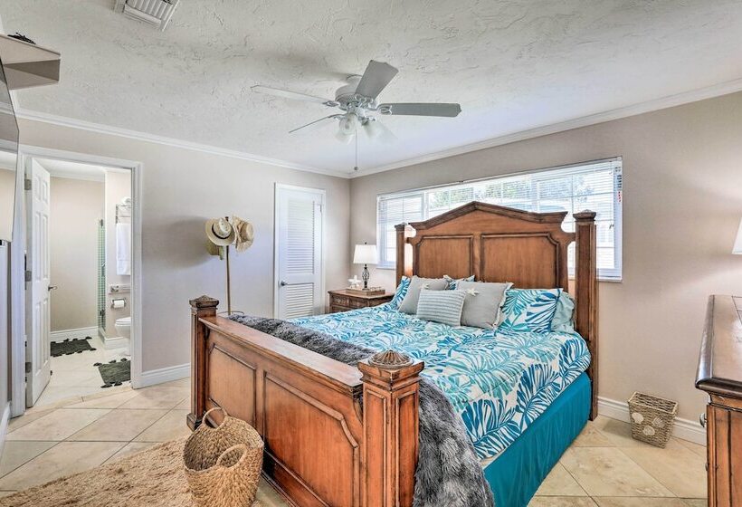 Waterfront Palmetto Home W/ Pool, Dock & Kayaks!