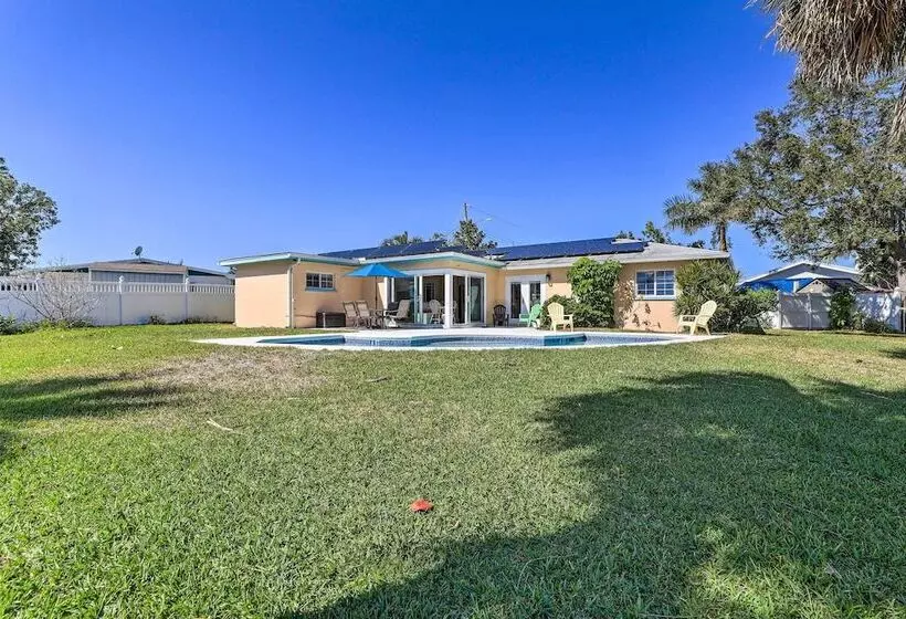 Waterfront Palmetto Home W/ Pool, Dock & Kayaks!