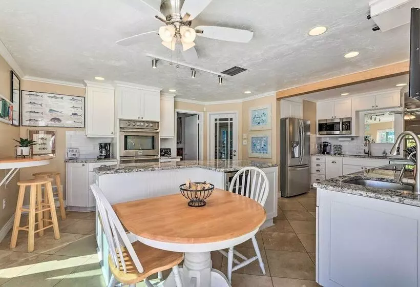 Waterfront Palmetto Home W/ Pool, Dock & Kayaks!