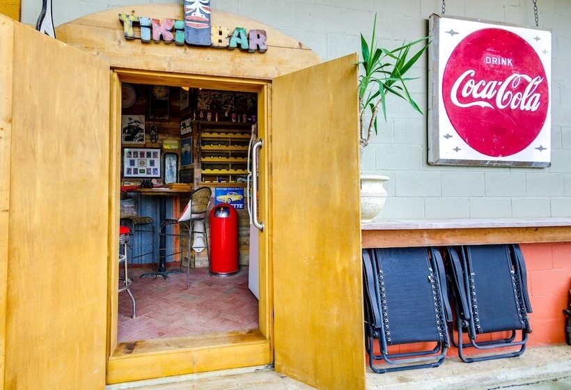 Waterfront Ozarks Home W/ Hot Tub, Bar & Dock