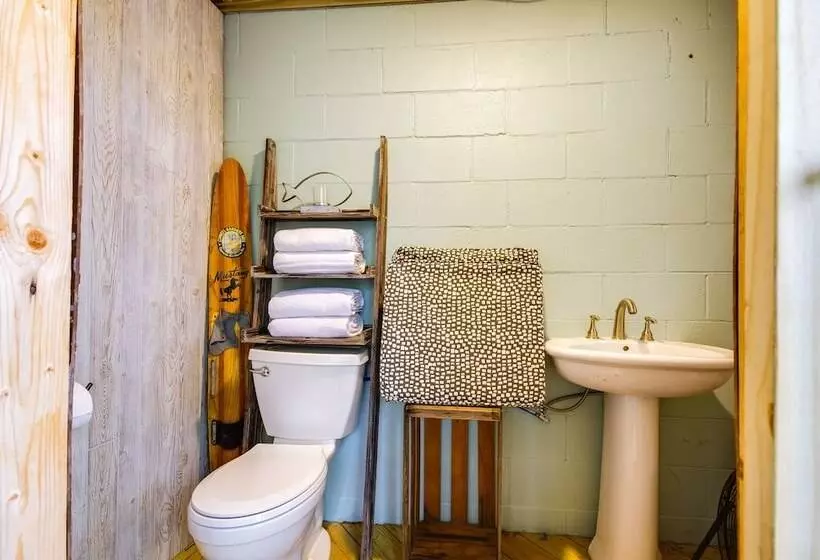 Waterfront Ozarks Home W/ Hot Tub, Bar & Dock