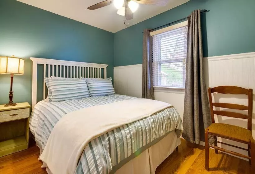 Waterfront Ozarks Home W/ Hot Tub, Bar & Dock