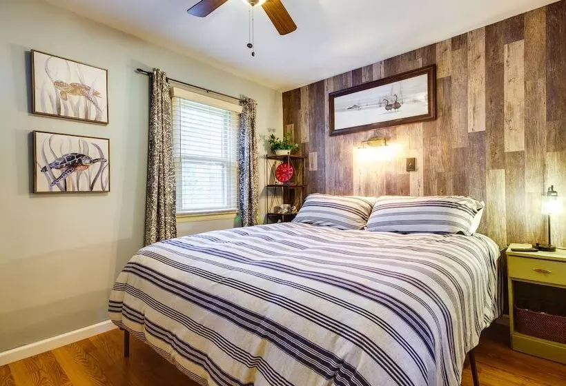 Waterfront Ozarks Home W/ Hot Tub, Bar & Dock