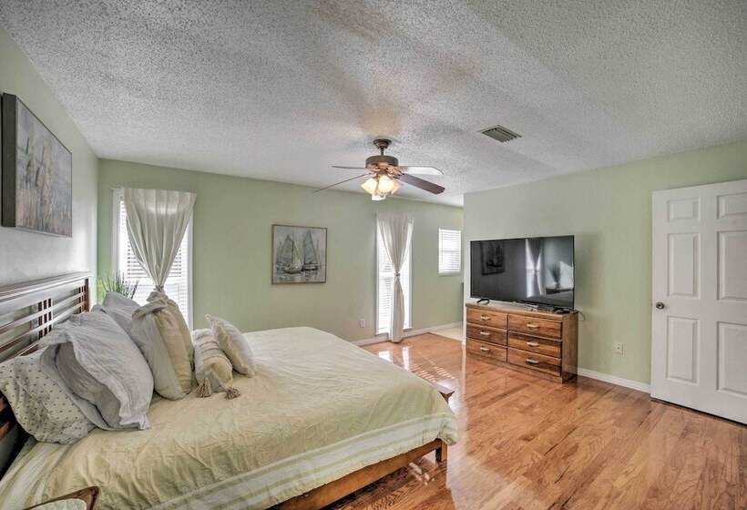 Waterfront Tampa Oasis W/ Outdoor Bar & Grill