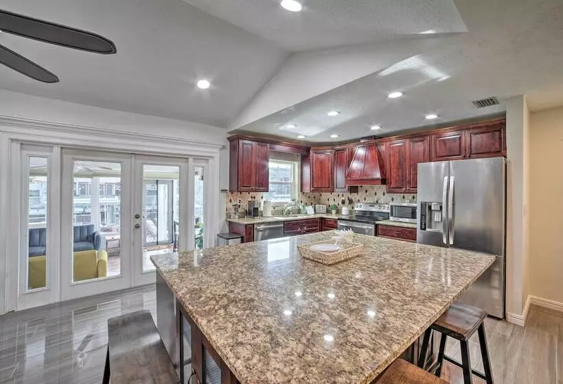 Waterfront Tampa Oasis W/ Outdoor Bar & Grill