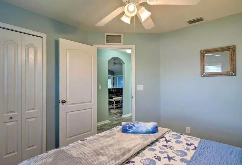 15 Mi To Beach: Home W/ Pool In Cape Coral