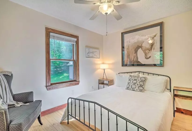 Boone Hideaway W/ Deck, Grill & Forest Views!