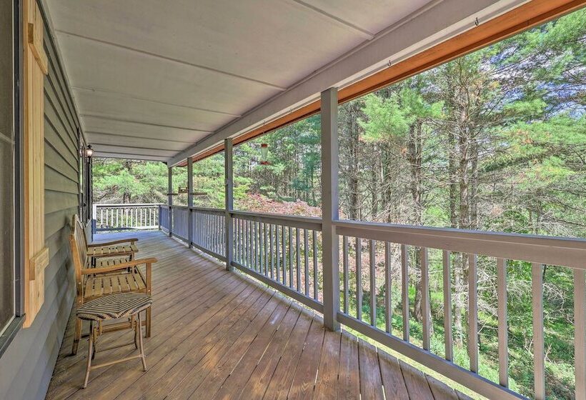 Boone Hideaway W/ Deck, Grill & Forest Views!
