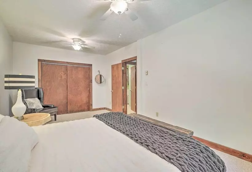 Boone Hideaway W/ Deck, Grill & Forest Views!