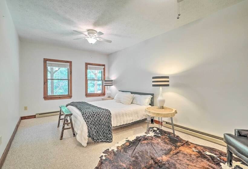 Boone Hideaway W/ Deck, Grill & Forest Views!