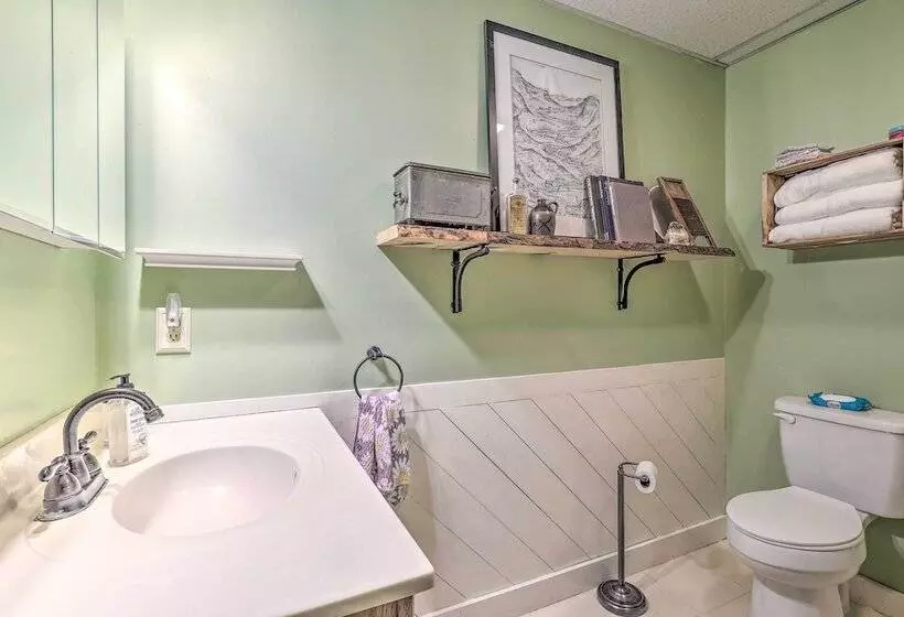 Boone Hideaway W/ Deck, Grill & Forest Views!