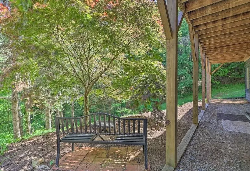 Boone Hideaway W/ Deck, Grill & Forest Views!