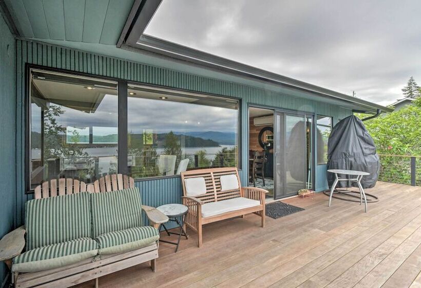 Bright & Airy Home W/ Sweeping View + Hot Tub