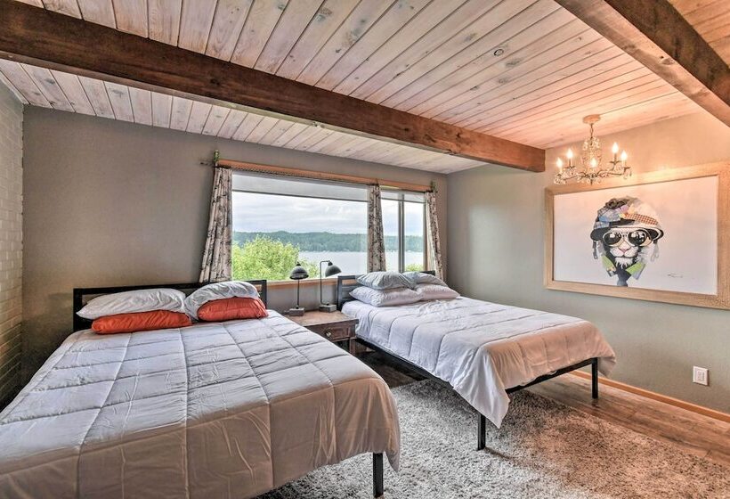 Bright & Airy Home W/ Sweeping View + Hot Tub