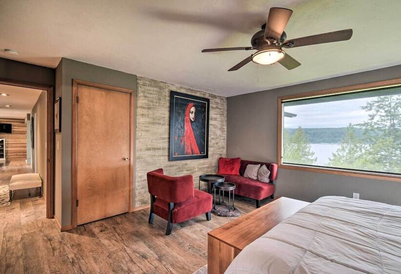 Bright & Airy Home W/ Sweeping View + Hot Tub