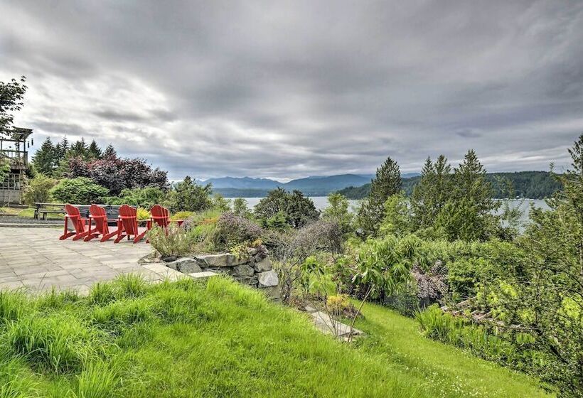 Bright & Airy Home W/ Sweeping View + Hot Tub