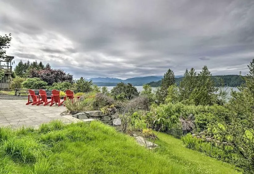 Bright & Airy Home W/ Sweeping View + Hot Tub
