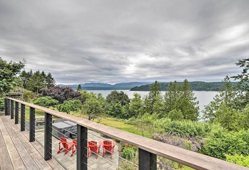 Bright & Airy Home W/ Sweeping View + Hot Tub