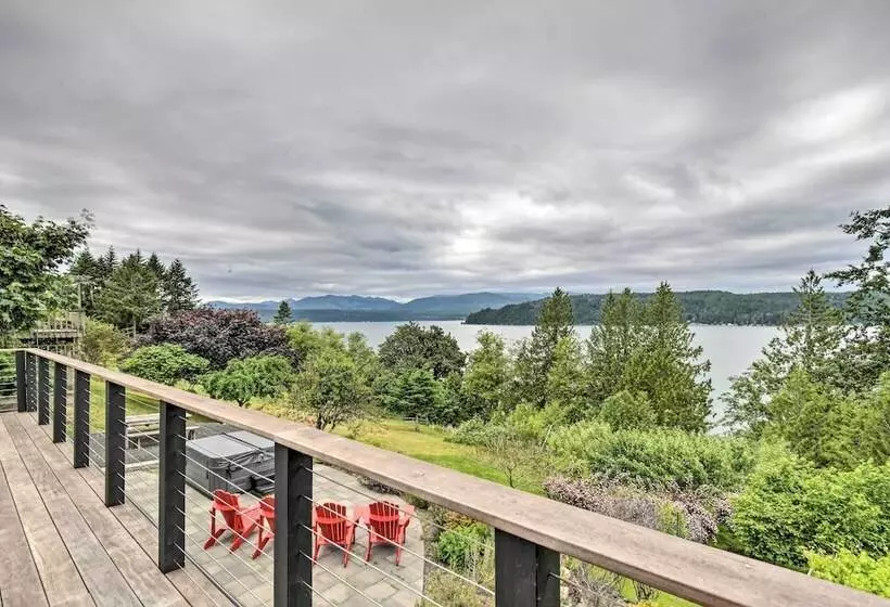 Bright & Airy Home W/ Sweeping View + Hot Tub