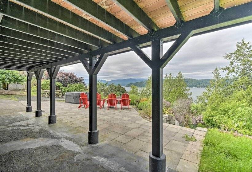 Bright & Airy Home W/ Sweeping View + Hot Tub