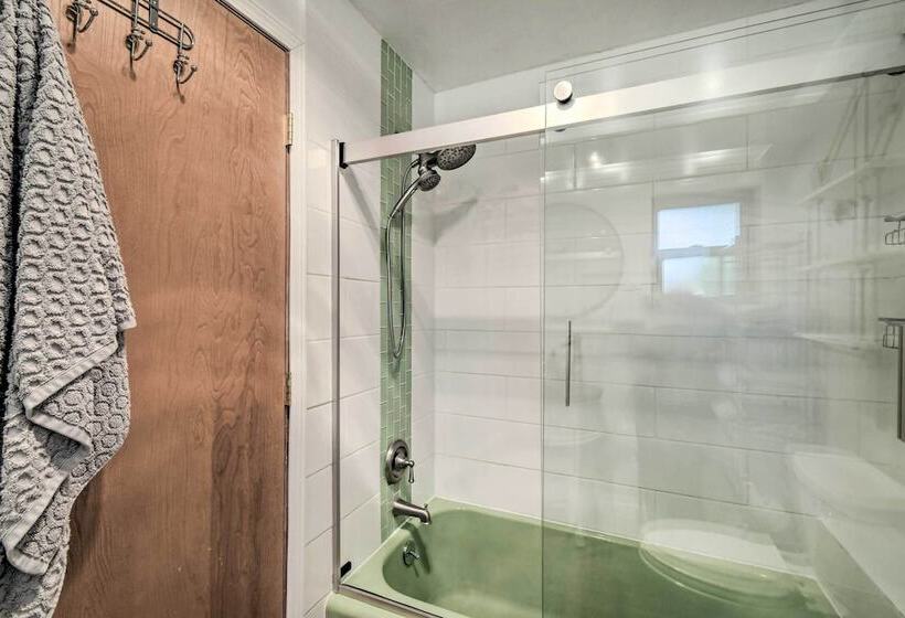 Bright & Airy Home W/ Sweeping View + Hot Tub