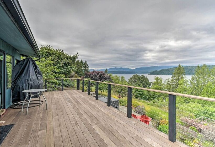 Bright & Airy Home W/ Sweeping View + Hot Tub