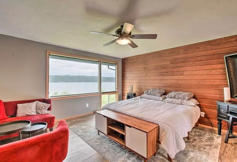 Bright & Airy Home W/ Sweeping View + Hot Tub
