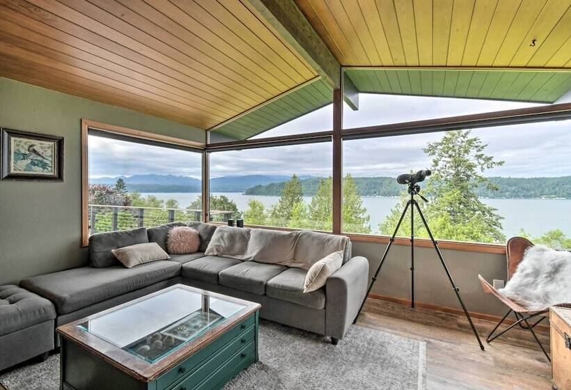 Bright & Airy Home W/ Sweeping View + Hot Tub