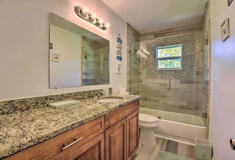 Bright Ruskin Home < 2 Mi To Beach & Marina!