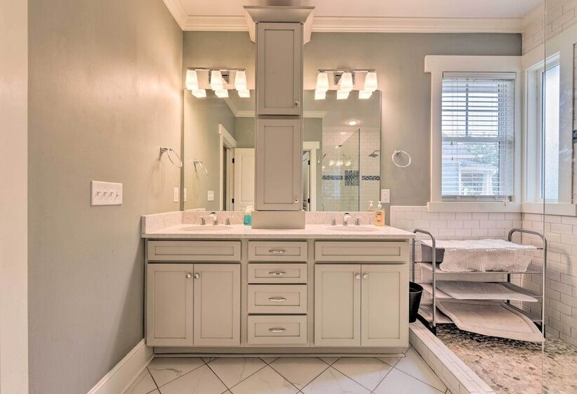 2 Mi To Dtwn: Home In Noda District Near Unc!