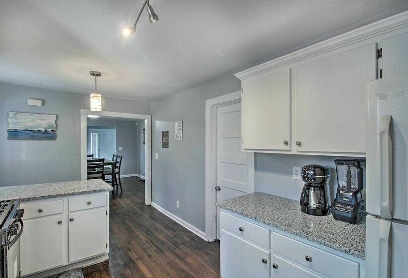 Charming Kansas City Home 3 Mi To Zoo!