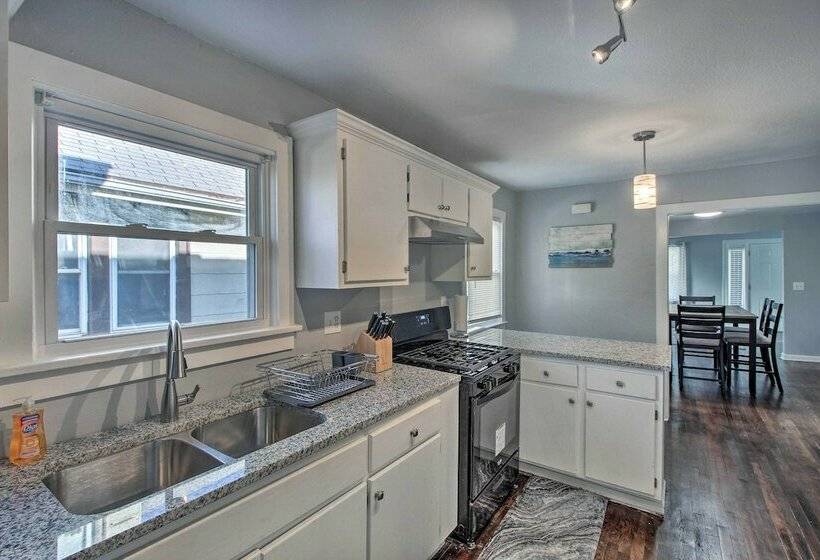 Charming Kansas City Home 3 Mi To Zoo!