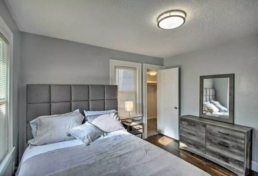 Charming Kansas City Home 3 Mi To Zoo!
