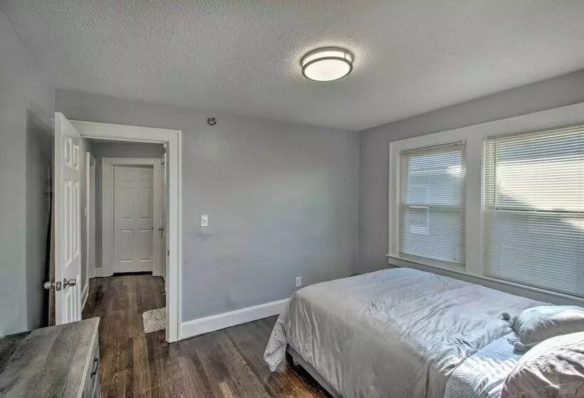 Charming Kansas City Home 3 Mi To Zoo!