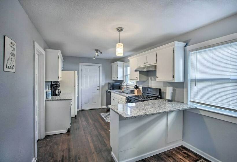 Charming Kansas City Home 3 Mi To Zoo!