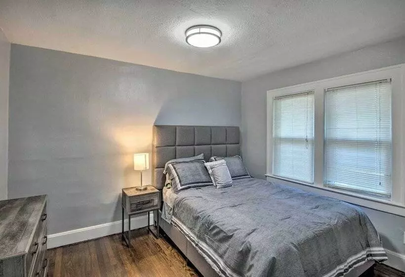 Charming Kansas City Home 3 Mi To Zoo!