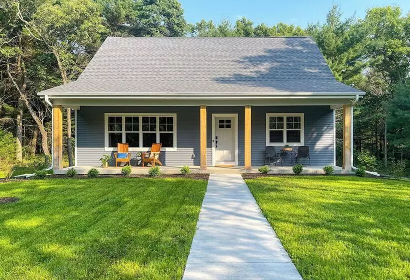 Chic Wisconsin Retreat W/ Deck, Grill & Fire Pit!