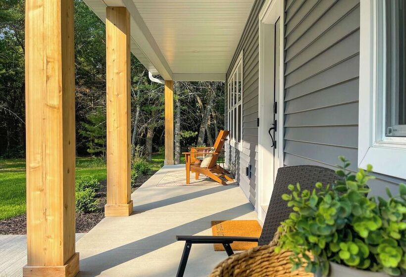 Chic Wisconsin Retreat W/ Deck, Grill & Fire Pit!