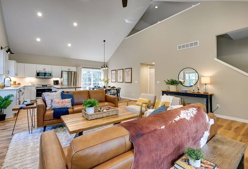 Chic Wisconsin Retreat W/ Deck, Grill & Fire Pit!