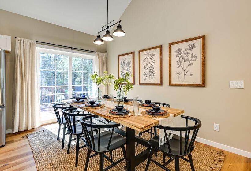 Chic Wisconsin Retreat W/ Deck, Grill & Fire Pit!